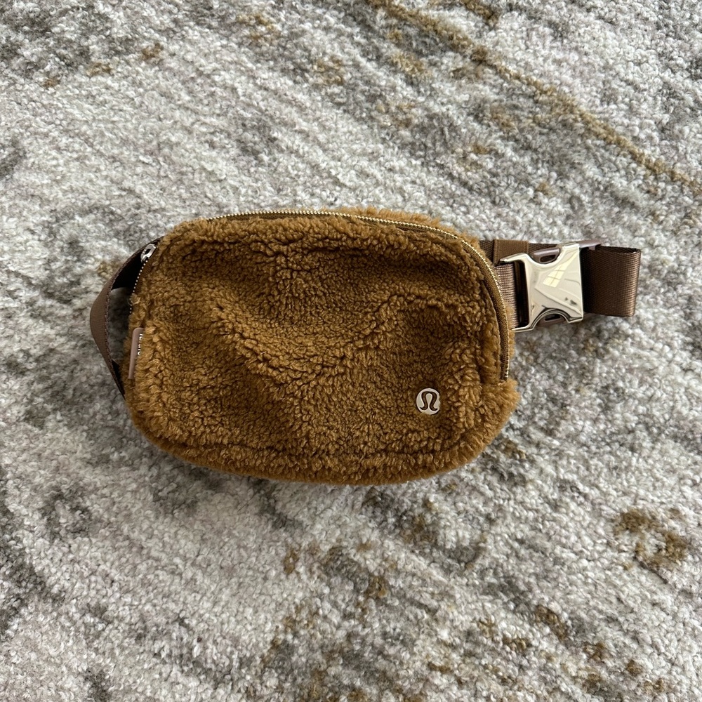 Lululemon Everywhere Fleece Belt Bag